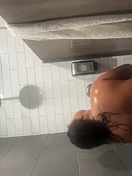 Snapshot of reinagotthroat chatting on 02/08/26, 01:58 reinagotthroat online show from 02/08/26, 01:58