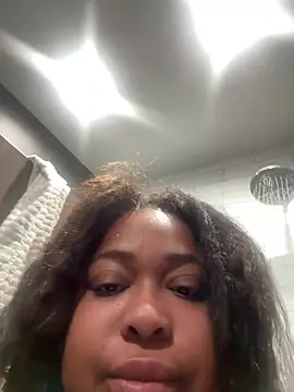 Snapshot of reinagotthroat chatting on 02/18/26, 11:39 reinagotthroat online show from 02/18/26, 11:39