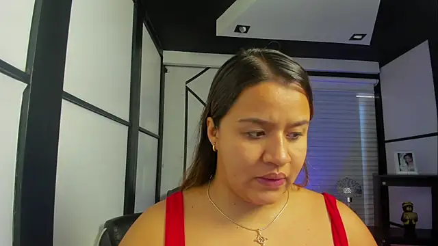 Snapshot of ElaBourn_ chatting on 10/19/25, 01:56 ElaBourn online show from 10/19/25, 01:56