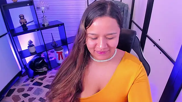 Snapshot of ElaBourn_ chatting on 11/12/25, 01:00 ElaBourn online show from 11/12/25, 01:00