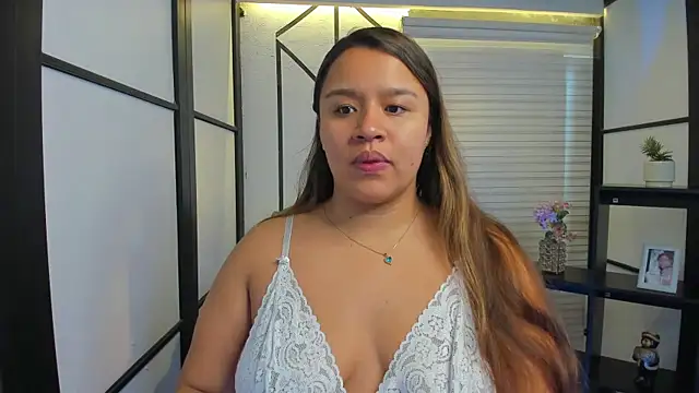 Snapshot of ElaBourn_ chatting on 12/05/25, 02:58 ElaBourn online show from 12/05/25, 02:58