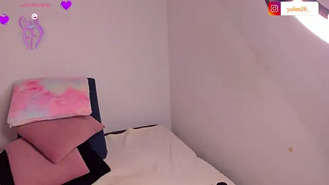 Brandy brown  online show from 09/30/25, 12:15