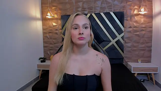 Emmaa white  online show from 11/28/25, 05:15