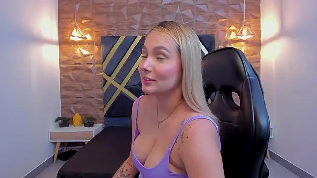 Emmaa white  online show from 01/17/26, 05:16