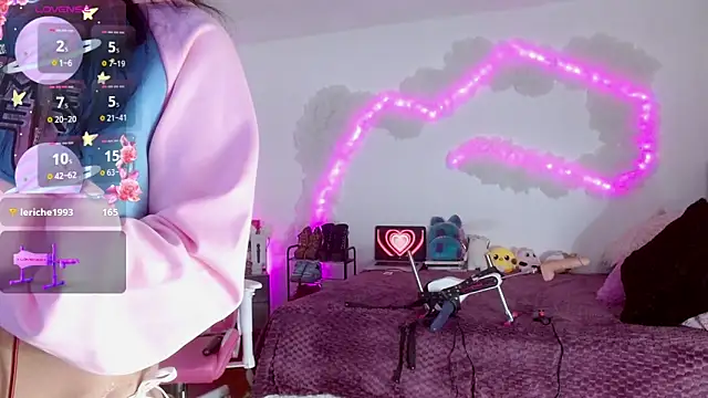 larah uwu online show from 09/27/25, 07:35