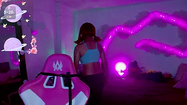 larah uwu online show from 10/10/25, 07:46