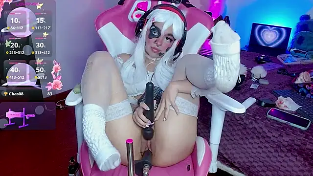 larah uwu online show from 10/30/25, 08:27