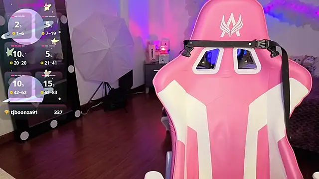 larah uwu online show from 11/28/25, 07:16