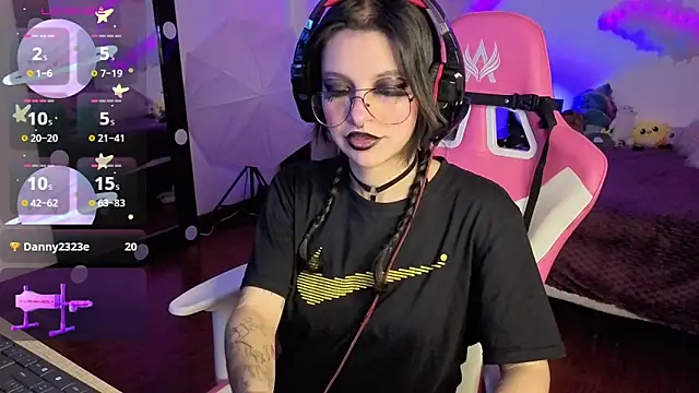 larah uwu online show from 12/04/25, 08:06