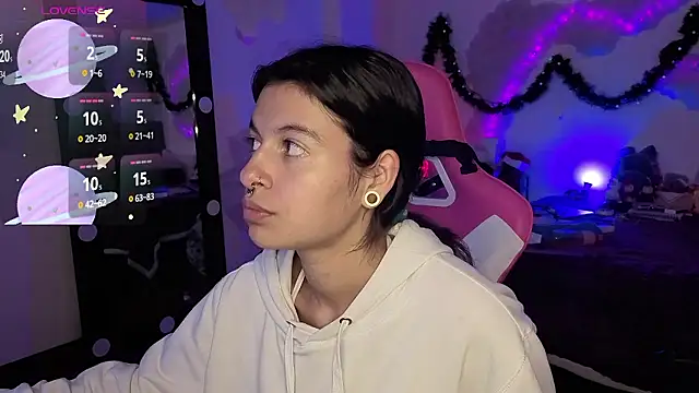 larah uwu online show from 01/06/26, 07:17