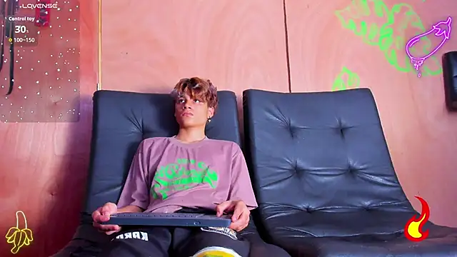 spicy adonhis online show from 11/18/25, 12:31