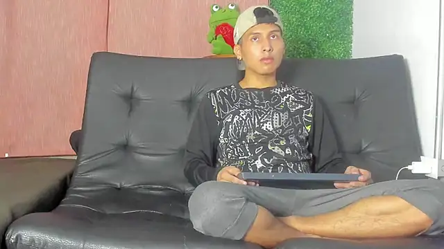 spicy adonhis online show from 11/23/25, 09:20