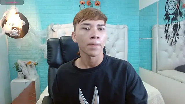 Snapshot of nathanclay chatting on 11/02/25, 03:42 nathanclay online show from 11/02/25, 03:42