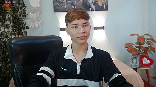 Snapshot of nathanclay chatting on 12/21/25, 03:57 nathanclay online show from 12/21/25, 03:57