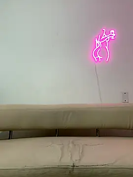 mia everly online show from 10/04/25, 12:41