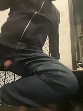 Snapshot of pervonpatrol chatting on 10/13/25, 03:50 pervonpatrol online show from 10/13/25, 03:50