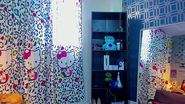 Snapshot of thania_777 chatting on 10/31/25, 05:25 thania 777 online show from 10/31/25, 05:25