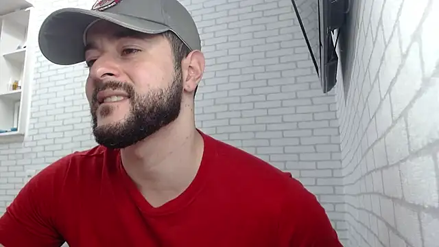 Snapshot of BombeiroHotx chatting on 11/28/25, 09:28 BombeiroHotx online show from 11/28/25, 09:28