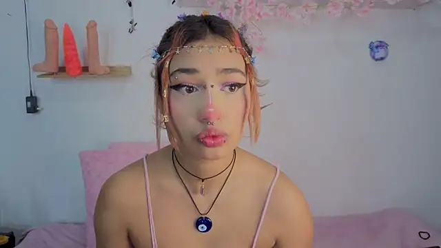 Snapshot of zoelight18 chatting on 10/25/25, 06:02 zoelight18 online show from 10/25/25, 06:02