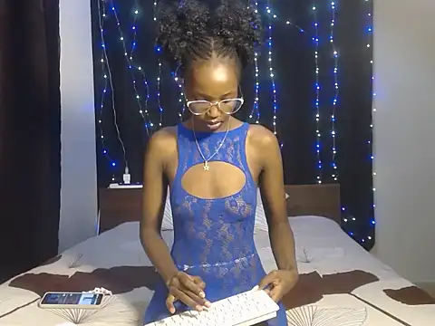 Snapshot of wild_smile chatting on 10/01/25, 01:00 wild smile online show from 10/01/25, 01:00