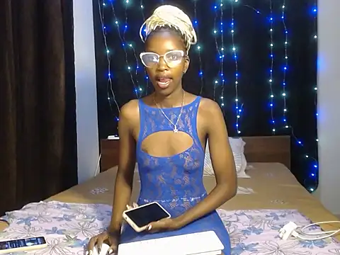 Snapshot of wild_smile chatting on 10/13/25, 06:41 wild smile online show from 10/13/25, 06:41