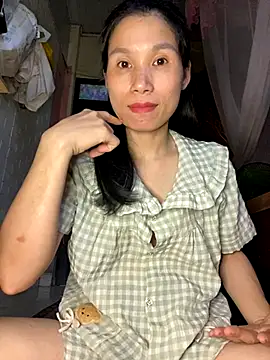 Snapshot of MinHiNi chatting on 09/21/25, 05:20 MinHiNi online show from 09/21/25, 05:20