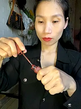 Snapshot of MinHiNi chatting on 10/02/25, 01:23 MinHiNi online show from 10/02/25, 01:23