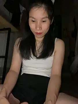 Snapshot of MinHiNi chatting on 10/05/25, 04:27 MinHiNi online show from 10/05/25, 04:27