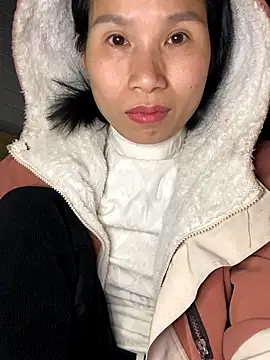 Snapshot of MinHiNi chatting on 12/14/25, 06:01 MinHiNi online show from 12/14/25, 06:01