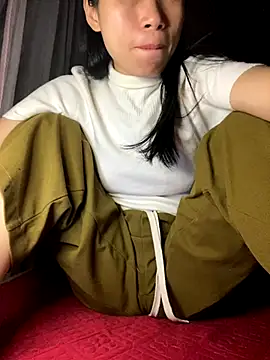 Snapshot of MinHiNi chatting on 12/19/25, 03:30 MinHiNi online show from 12/19/25, 03:30