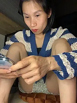 Snapshot of MinHiNi chatting on 12/22/25, 04:26 MinHiNi online show from 12/22/25, 04:26