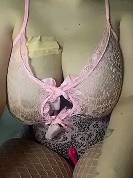 Snapshot of emiliafrancaise chatting on 02/14/26, 06:48 emiliafrancaise online show from 02/14/26, 06:48