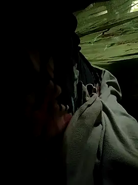 Snapshot of ya_sirwo chatting on 12/23/25, 03:37 ya sirwo online show from 12/23/25, 03:37