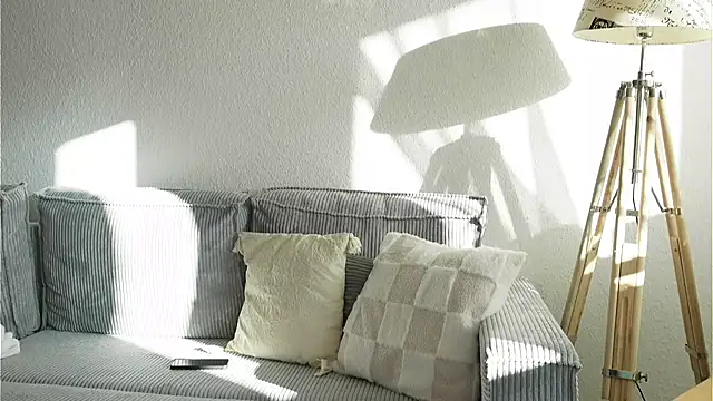 LucyxLou online show from 12/01/25, 12:10