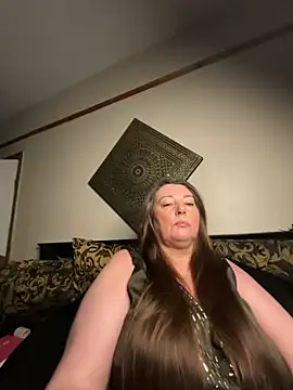 Snapshot of BuxomKitty_BBW chatting on 02/19/26, 06:04 BuxomKitty BBW online show from 02/19/26, 06:04