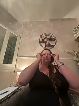 Snapshot of BuxomKitty_BBW chatting on 03/14/26, 08:14 BuxomKitty BBW online show from 03/14/26, 08:14