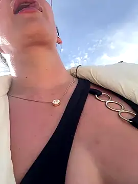 Ninabigtitied online show from 09/27/25, 10:53