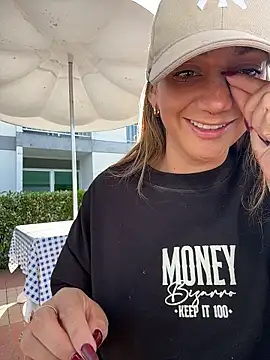 Ninabigtitied online show from 04/12/26, 12:43