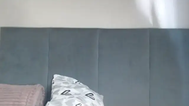 Snapshot of Jah-Queen chatting on 01/14/26, 04:18 Jah-Queen online show from 01/14/26, 04:18