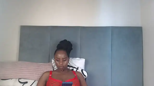 Snapshot of Jah-Queen chatting on 01/14/26, 04:23 Jah-Queen online show from 01/14/26, 04:23