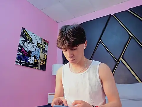 Snapshot of RoberthAlv chatting on 02/10/26, 01:37 RoberthAlv online show from 02/10/26, 01:37