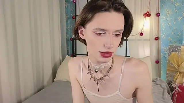 madi snow online show from 12/18/25, 12:22