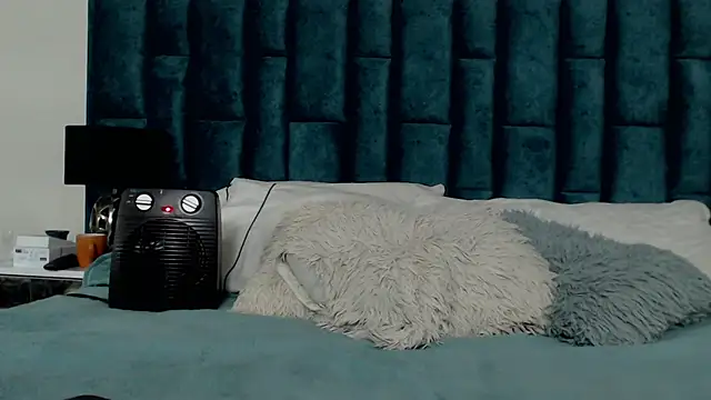 Emma Foxi online show from 11/26/25, 09:49