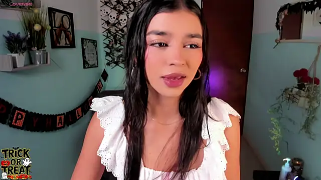 Elsa Pataky online show from 10/28/25, 02:20