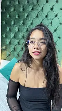 Snapshot of Lily_June chatting on 05/18/26, 06:14 Lily June online show from 05/18/26, 06:14