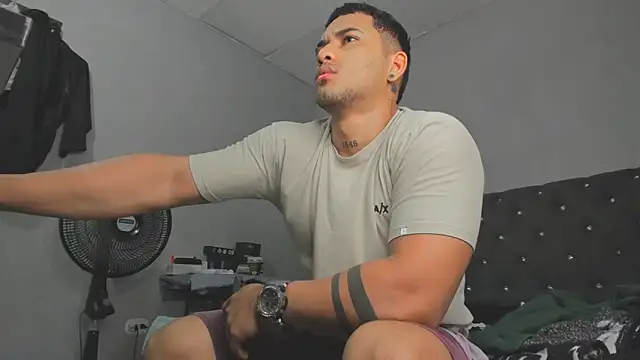 Snapshot of evan_hardy chatting on 10/31/25, 09:27 evan hardy online show from 10/31/25, 09:27