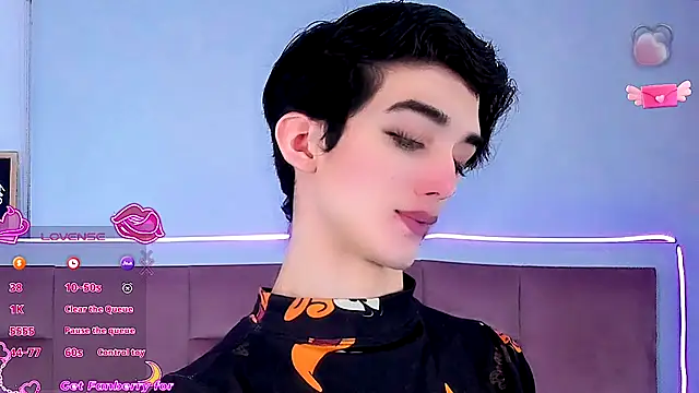 Baby FenixTS online show from 12/18/25, 05:57