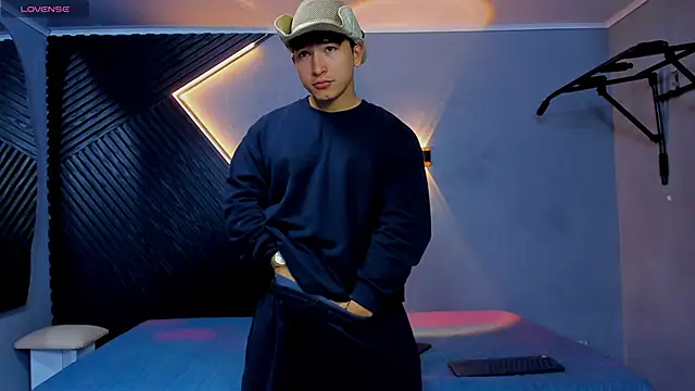 Horny nick18 online show from 06/22/26, 01:30