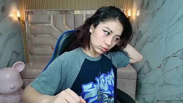 Snapshot of valentina_r_ chatting on 03/31/26, 03:19 valentina r online show from 03/31/26, 03:19