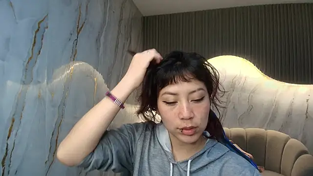 Snapshot of valentina_r_ chatting on 04/03/26, 12:58 valentina r online show from 04/03/26, 12:58